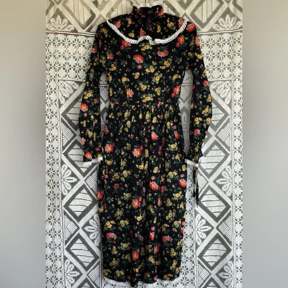 Batsheva x Laura Ashley black floral print dress - Picture 3 of 10